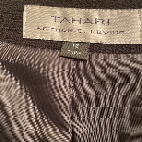 Dressy jacket with design around neck & sleeves. Snaps in front - Picture 4 of 7